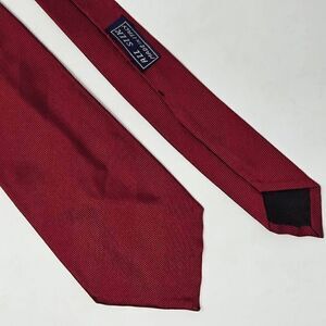VINTAGE BATTAGLIA SILK TIE RED TEXTURE CHANGE STRIPE SATIN 3.75" X 57"